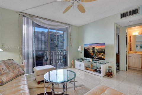 Copropriété à vendre à Hallandale Beach, Floride: 1 chambre, 78.97 m2 № 1739405 - photo 13