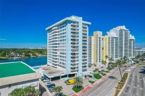 Condominio en venta en Miami Beach, Florida, 1 dormitorio, 79.43 m2 № 1691190 - foto 3