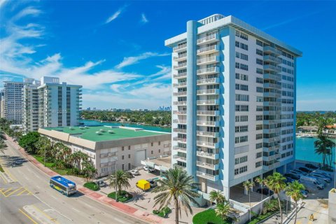Condominio en venta en Miami Beach, Florida, 1 dormitorio, 79.43 m2 № 1691190 - foto 2