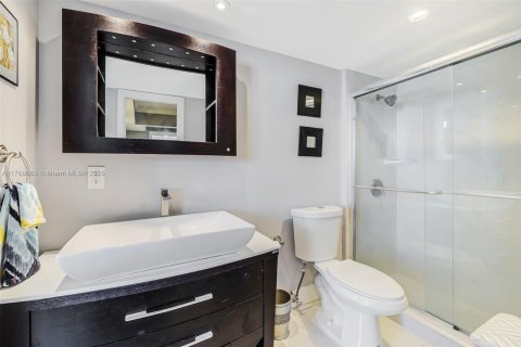 Condominio en venta en Miami Beach, Florida, 1 dormitorio, 79.43 m2 № 1691190 - foto 26