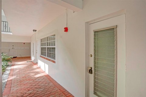 Condo in Fort Lauderdale, Florida, 1 bedroom  № 1711355 - photo 18