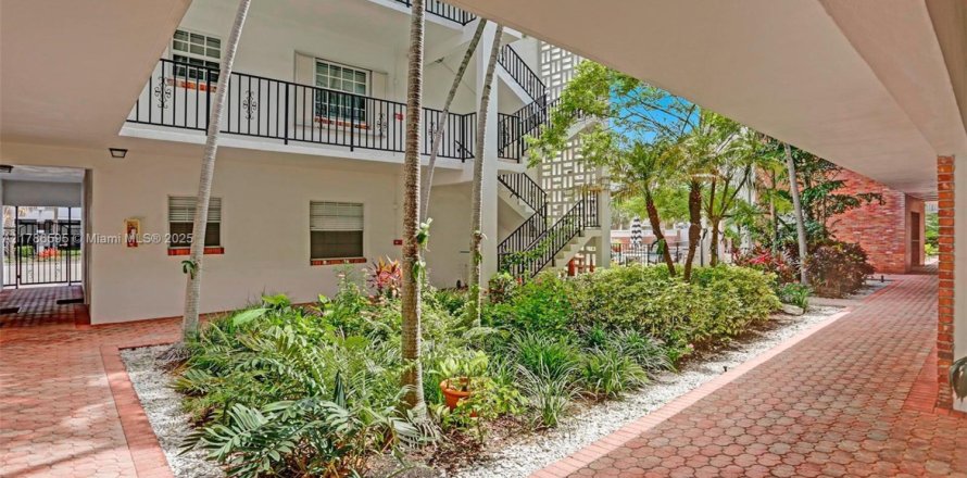 Condo in Fort Lauderdale, Florida, 1 bedroom  № 1711355