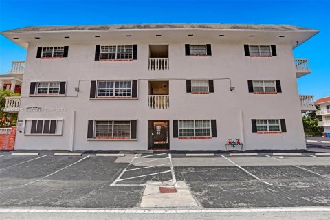 Condo in Fort Lauderdale, Florida, 1 bedroom  № 1711355 - photo 15