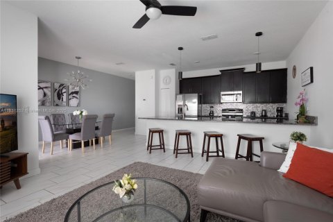 House in Kissimmee, Florida 4 bedrooms, 177.81 sq.m. № 1807684 - photo 17