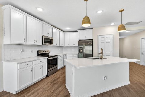 Villa ou maison à louer à Palmetto, Floride: 3 chambres, 131.92 m2 № 2100586 - photo 8
