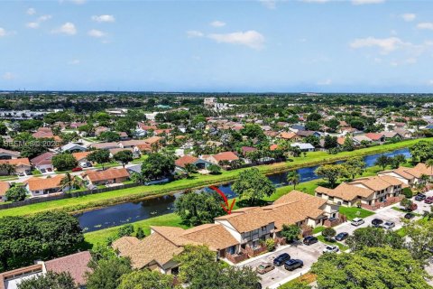 Townhouse in Sunrise, Florida 3 bedrooms, 125.7 sq.m. № 2302084 - photo 2