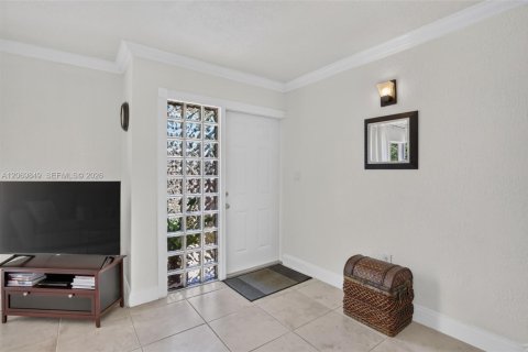 Townhouse in Sunrise, Florida 3 bedrooms, 125.7 sq.m. № 2302084 - photo 10