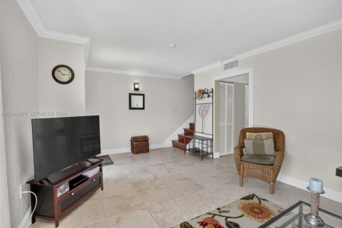 Townhouse in Sunrise, Florida 3 bedrooms, 125.7 sq.m. № 2302084 - photo 7