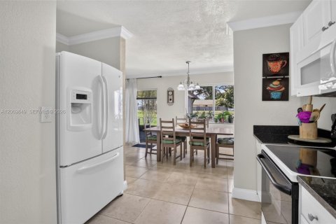 Townhouse in Sunrise, Florida 3 bedrooms, 125.7 sq.m. № 2302084 - photo 20