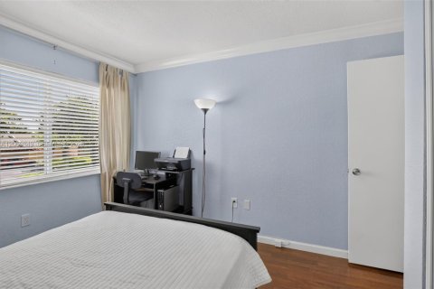 Townhouse in Sunrise, Florida 3 bedrooms, 125.7 sq.m. № 2302084 - photo 30