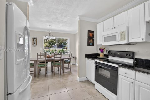 Townhouse in Sunrise, Florida 3 bedrooms, 125.7 sq.m. № 2302084 - photo 19