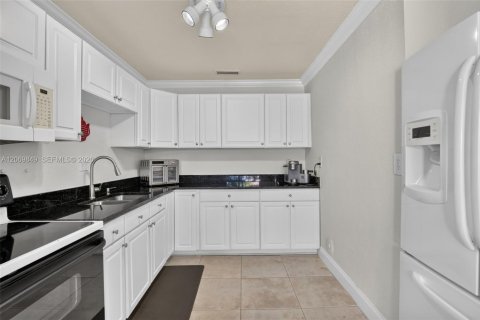 Townhouse in Sunrise, Florida 3 bedrooms, 125.7 sq.m. № 2302084 - photo 21