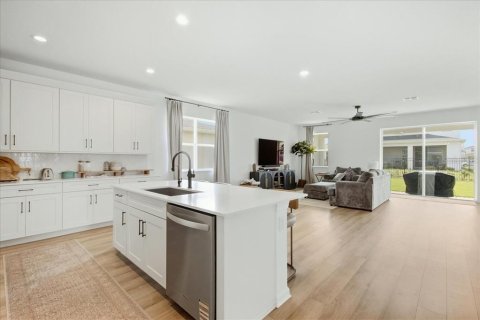 Casa en venta en Apopka, Florida, 3 dormitorios, 204.66 m2 № 2386358 - foto 4