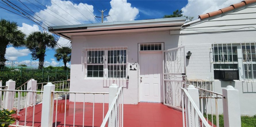 Villa ou maison à Miami, Floride 2 chambres, 77.48 m2 № 1931978