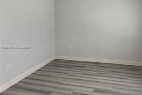 Villa ou maison à louer à Miami, Floride: 2 chambres, 77.48 m2 № 1931978 - photo 7