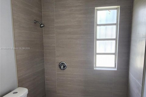 Villa ou maison à louer à Miami, Floride: 2 chambres, 77.48 m2 № 1931978 - photo 13