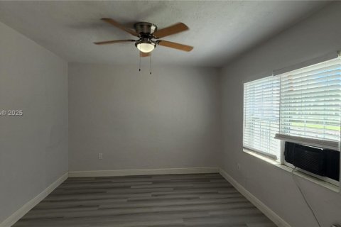 Villa ou maison à louer à Miami, Floride: 2 chambres, 77.48 m2 № 1931978 - photo 6