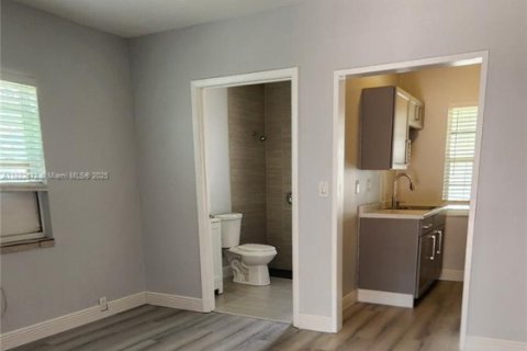 Villa ou maison à louer à Miami, Floride: 2 chambres, 77.48 m2 № 1931978 - photo 10