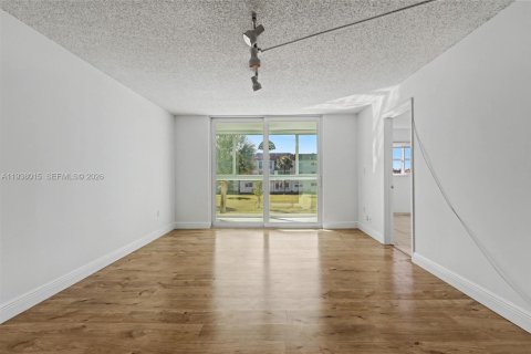 Copropriété à vendre à Sunrise, Floride: 2 chambres, 78.97 m2 № 2025095 - photo 15