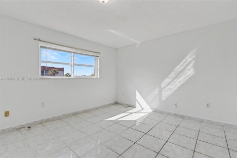 Copropriété à vendre à Sunrise, Floride: 2 chambres, 78.97 m2 № 2025095 - photo 23