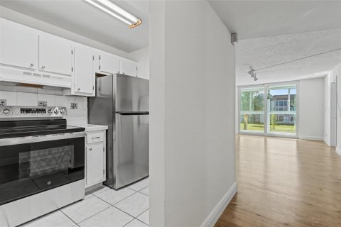 Copropriété à vendre à Sunrise, Floride: 2 chambres, 78.97 m2 № 2025095 - photo 11