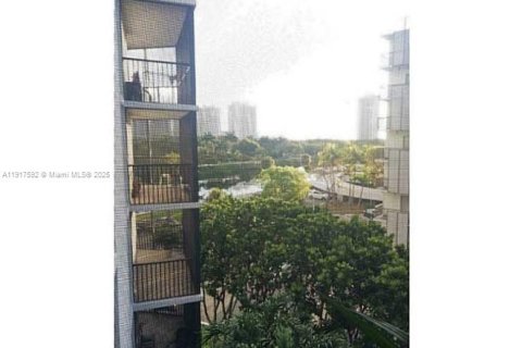 Copropriété à vendre à Aventura, Floride: 1 chambre, 68.84 m2 № 1974477 - photo 2
