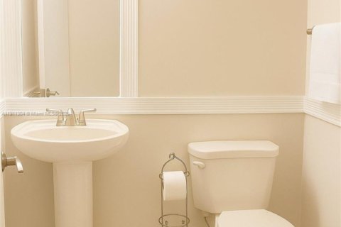 House in Tamarac, Florida 2 bedrooms, 92.9 sq.m. № 1967254 - photo 5