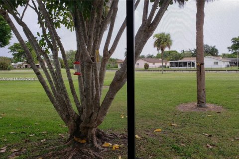 House in Tamarac, Florida 2 bedrooms, 92.9 sq.m. № 1967254 - photo 7