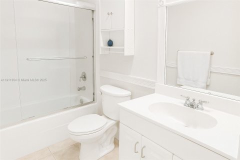 House in Tamarac, Florida 2 bedrooms, 92.9 sq.m. № 1967254 - photo 4