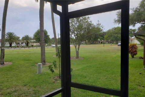 House in Tamarac, Florida 2 bedrooms, 92.9 sq.m. № 1967254 - photo 8