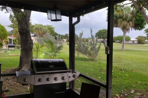 House in Tamarac, Florida 2 bedrooms, 92.9 sq.m. № 1967254 - photo 9