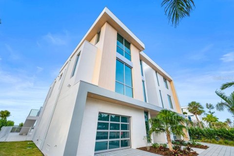 House in Longboat Key, Florida 4 bedrooms, 614.64 sq.m. № 2096218 - photo 3