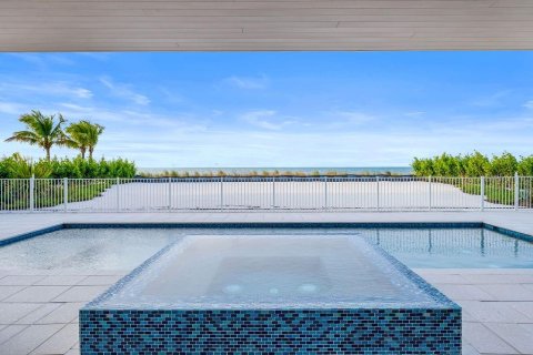House in Longboat Key, Florida 4 bedrooms, 614.64 sq.m. № 2096218 - photo 5