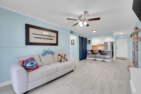 Condominio en alquiler en Plantation, Florida, 1 dormitorio, 61.32 m2 № 2030499 - foto 3