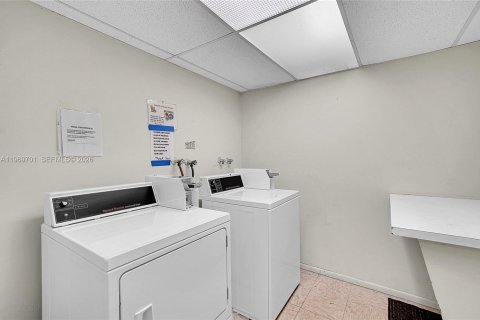 Condominio en alquiler en Plantation, Florida, 1 dormitorio, 61.32 m2 № 2030499 - foto 18