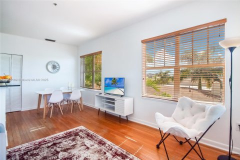 Condominio en venta en Miami Beach, Florida, 1 dormitorio, 46.92 m2 № 1692761 - foto 1