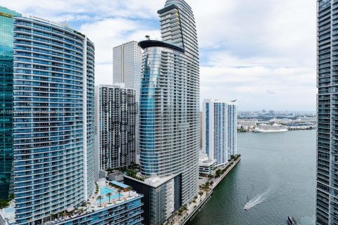 Снять в аренду кондоминиум в Майами, Флорида 2 спальни, 148.64м2, № 1953370 - фото 1