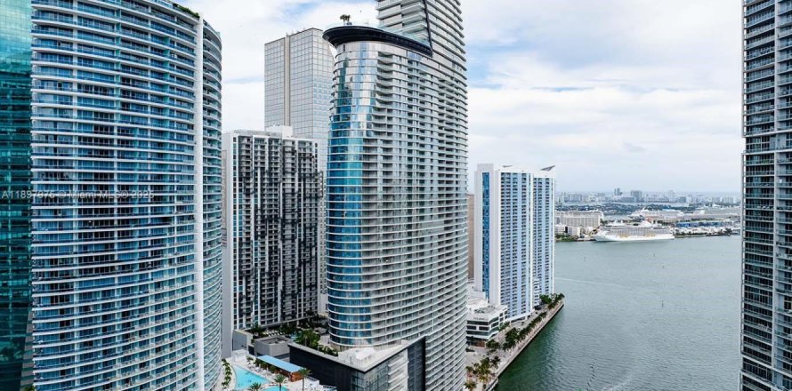 Кондоминиум с 2 спальнями в Майами, Флорида № 1953370