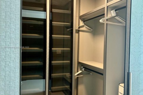 Снять в аренду кондоминиум в Майами, Флорида 2 спальни, 148.64м2, № 1953370 - фото 15