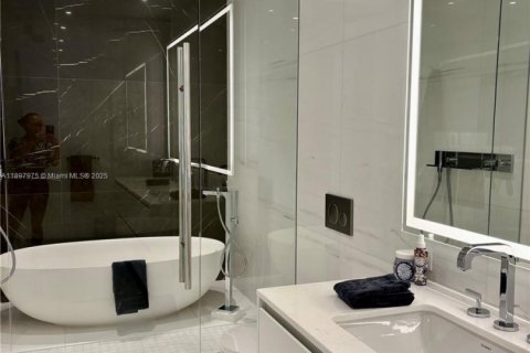 Снять в аренду кондоминиум в Майами, Флорида 2 спальни, 148.64м2, № 1953370 - фото 20