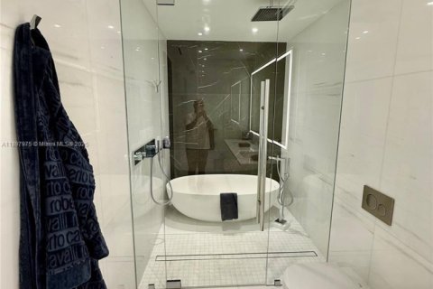 Condo in Miami, Florida, 2 bedrooms  № 1953370 - photo 27