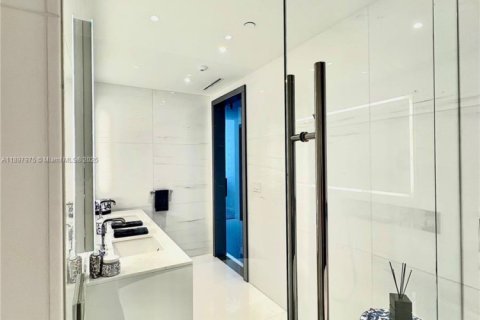 Condo in Miami, Florida, 2 bedrooms  № 1953370 - photo 25