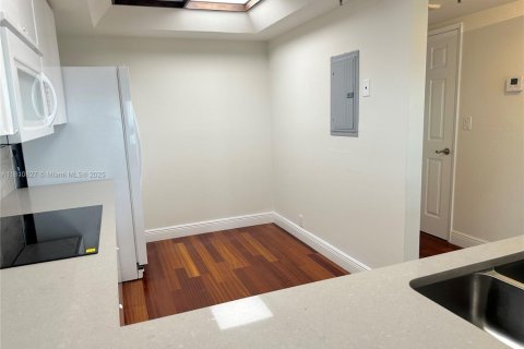 Condo in Miami, Florida, 1 bedroom  № 2194086 - photo 13