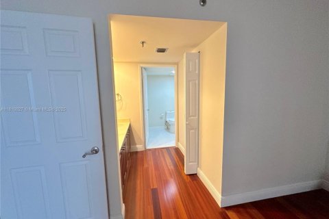 Condo in Miami, Florida, 1 bedroom  № 2194086 - photo 26