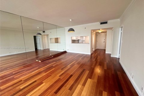 Condo in Miami, Florida, 1 bedroom  № 2194086 - photo 9