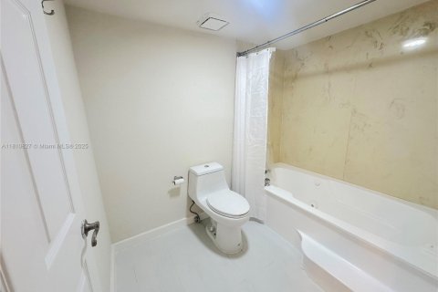 Condo in Miami, Florida, 1 bedroom  № 2194086 - photo 27