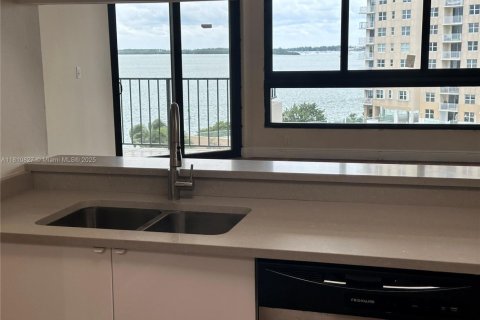 Condo in Miami, Florida, 1 bedroom  № 2194086 - photo 17