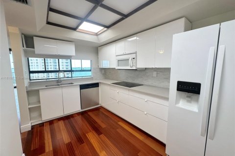 Condo in Miami, Florida, 1 bedroom  № 2194086 - photo 21