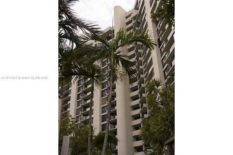 Condo in Miami, Florida, 1 bedroom  № 2194086 - photo 3