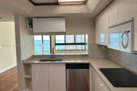 Condo in Miami, Florida, 1 bedroom  № 2194086 - photo 19